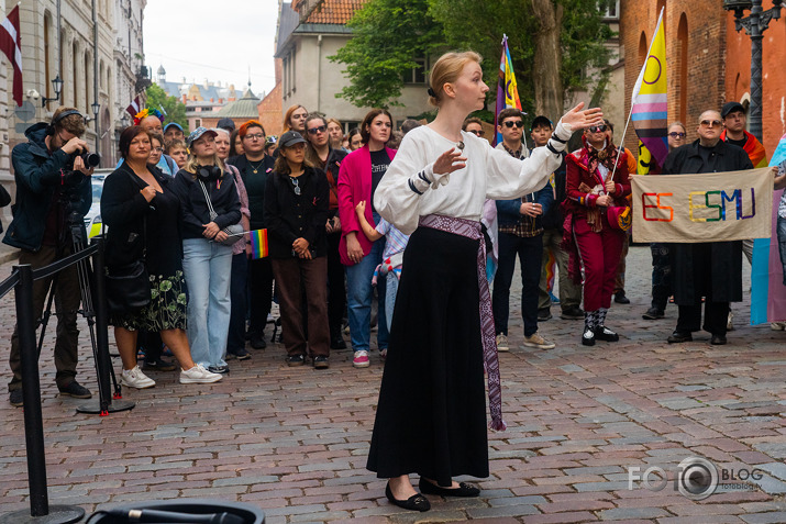 sūdīgi, ka jūs visur esat