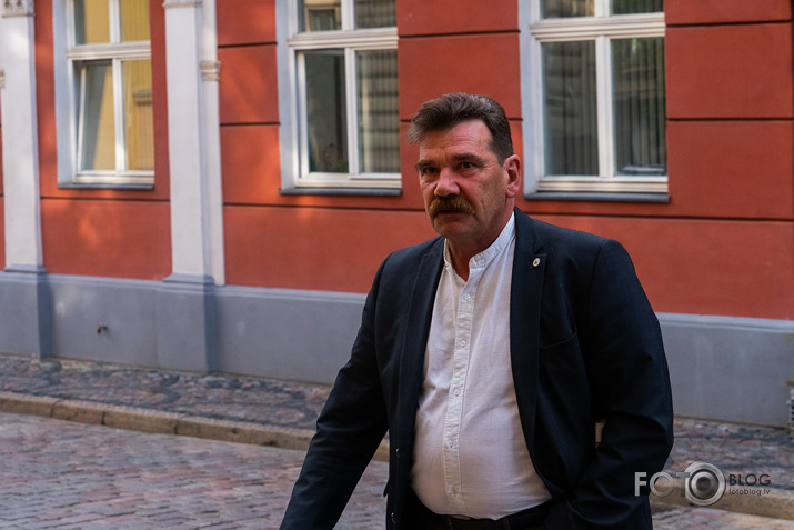 sūdīgi, ka jūs visur esat
