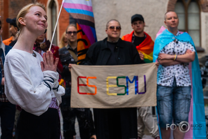 sūdīgi, ka jūs visur esat