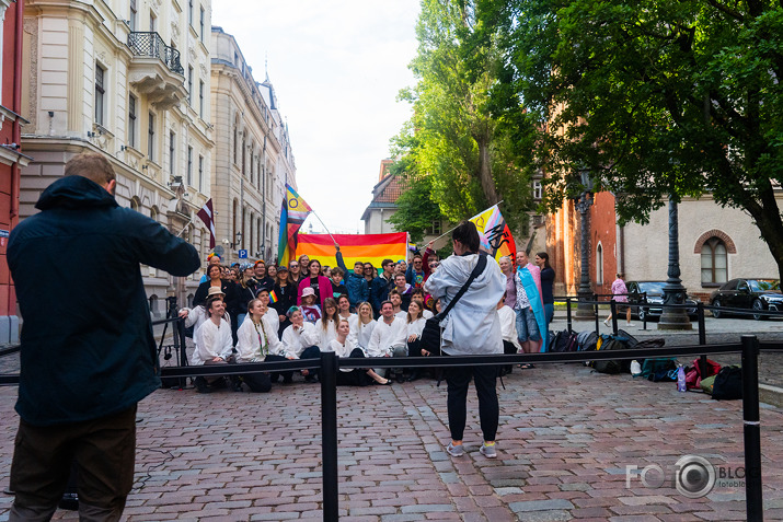 sūdīgi, ka jūs visur esat