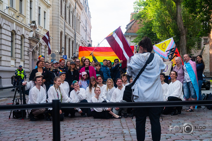 sūdīgi, ka jūs visur esat