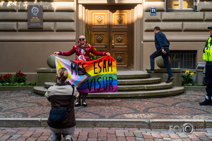 sūdīgi, ka jūs visur esat