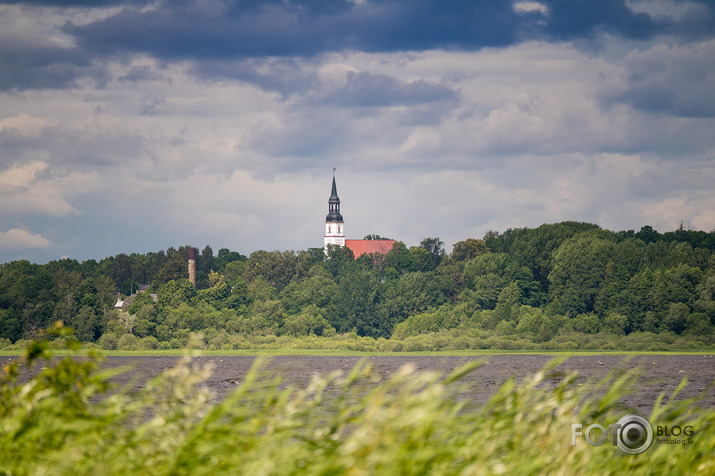 Burtnieka viļņus šķeļot...
