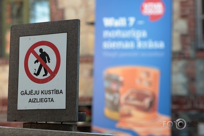 nekustēties!