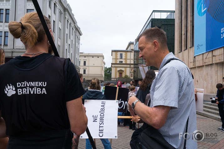Brīvību vistām!