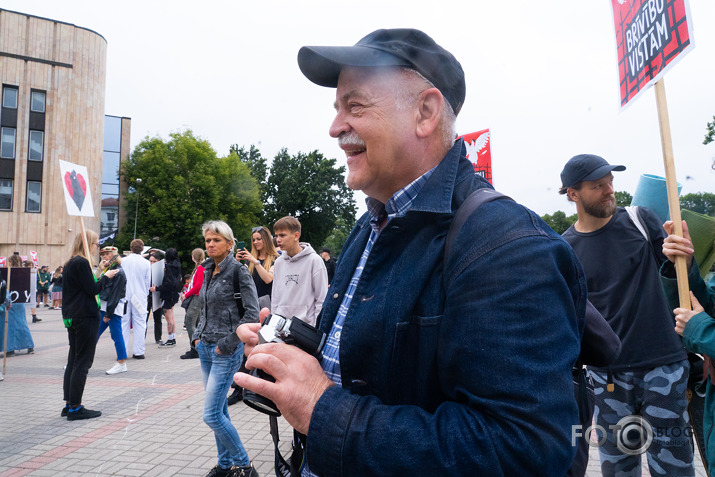 Brīvību vistām!