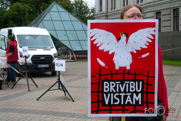 Brīvību vistām!