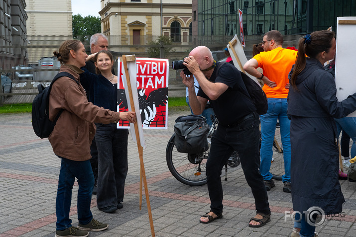 Brīvību vistām!
