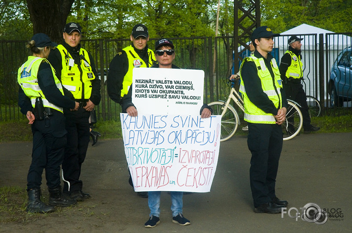 poli†iķu, orku vannabe poli†iķu un 1-kārši orku un urlu atbals†ī†āju demens†ruācija pie Langarā†a