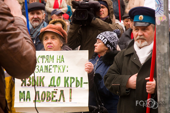 poli†iķu, orku vannabe poli†iķu un 1-kārši orku un urlu atbals†ī†āju demens†ruācija pie Langarā†a