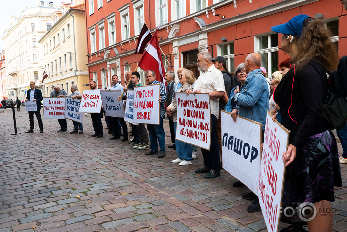 poli†iķu, orku vannabe poli†iķu un 1-kārši orku un urlu atbals†ī†āju demens†ruācija pie Langarā†a