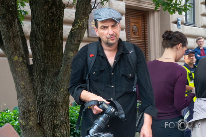 poli†iķu, orku vannabe poli†iķu un 1-kārši orku un urlu atbals†ī†āju demens†ruācija pie Langarā†a