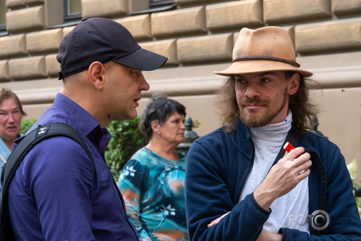 poli†iķu, orku vannabe poli†iķu un 1-kārši orku un urlu atbals†ī†āju demens†ruācija pie Langarā†a