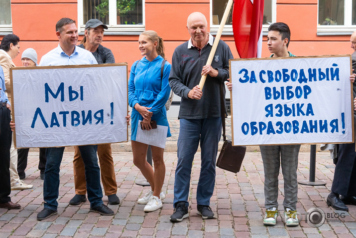 poli†iķu, orku vannabe poli†iķu un 1-kārši orku un urlu atbals†ī†āju demens†ruācija pie Langarā†a