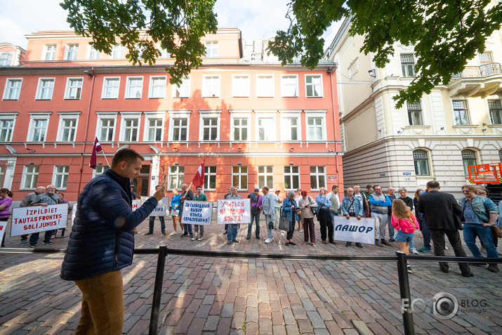 poli†iķu, orku vannabe poli†iķu un 1-kārši orku un urlu atbals†ī†āju demens†ruācija pie Langarā†a