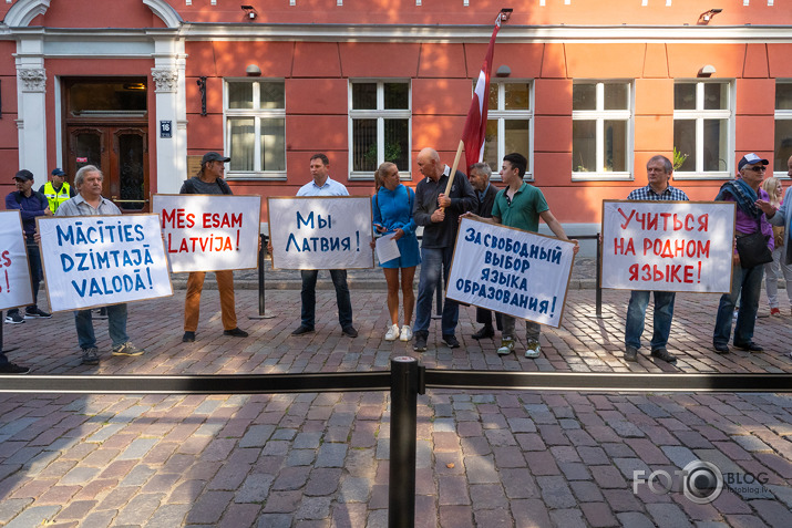poli†iķu, orku vannabe poli†iķu un 1-kārši orku un urlu atbals†ī†āju demens†ruācija pie Langarā†a