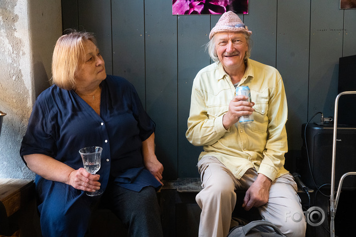 grāmatas par brāļiem Martinsoniem atpogāšana ISTABĀ