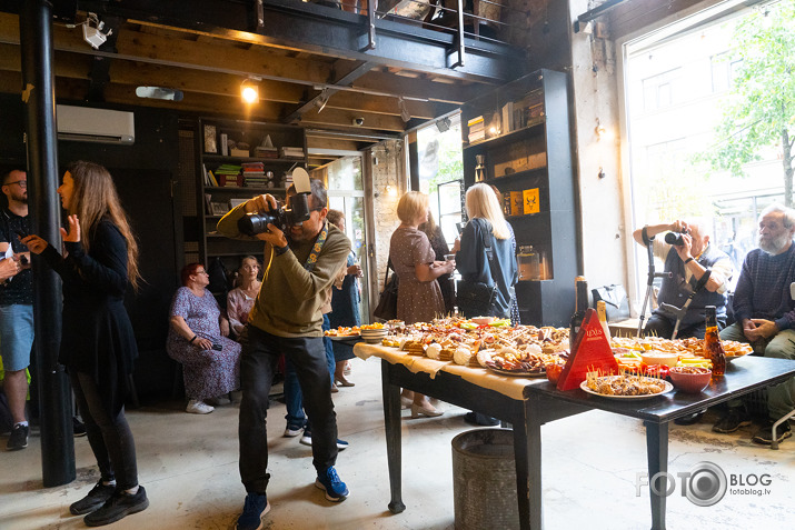 grāmatas par brāļiem Martinsoniem atpogāšana ISTABĀ