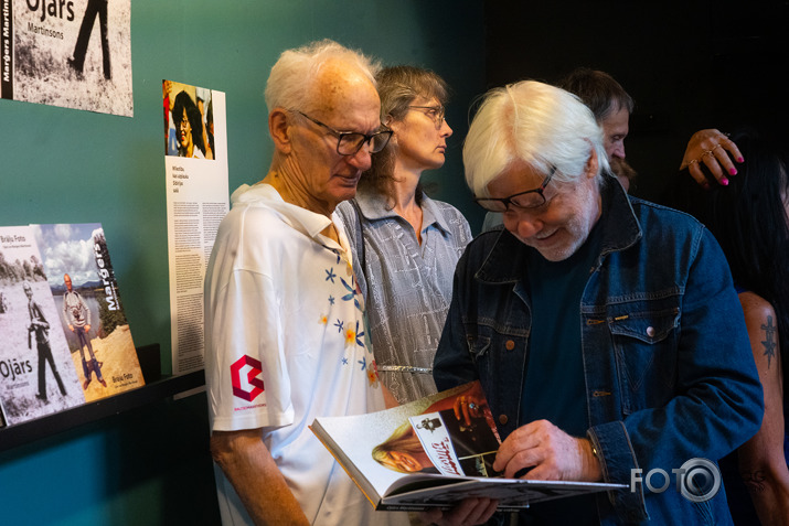 grāmatas par brāļiem Martinsoniem atpogāšana ISTABĀ