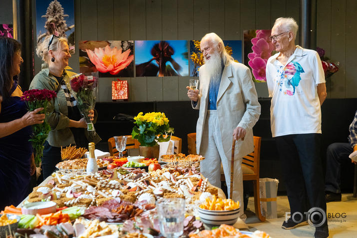 grāmatas par brāļiem Martinsoniem atpogāšana ISTABĀ