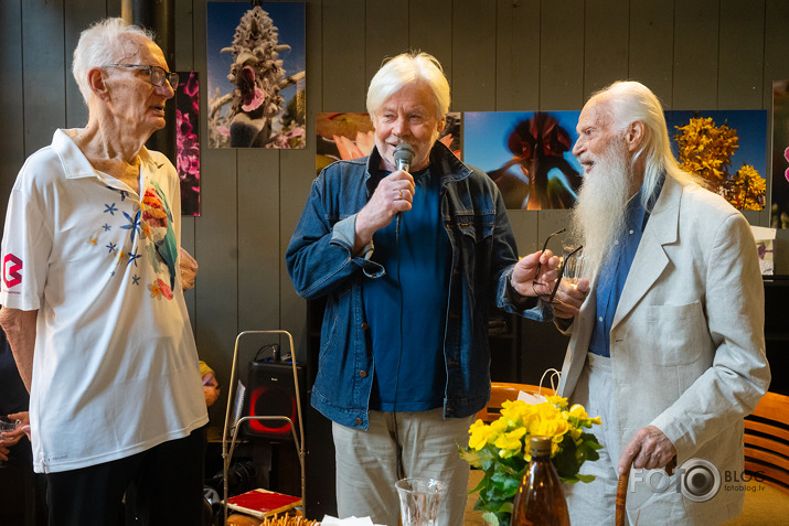 grāmatas par brāļiem Martinsoniem atpogāšana ISTABĀ