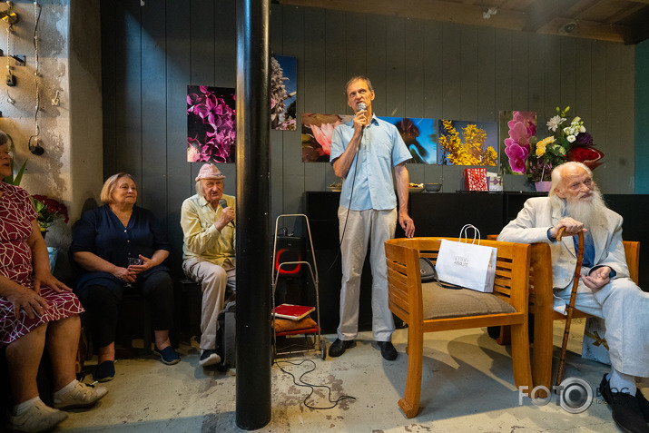 grāmatas par brāļiem Martinsoniem atpogāšana ISTABĀ