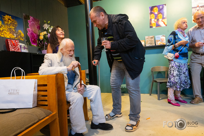 grāmatas par brāļiem Martinsoniem atpogāšana ISTABĀ