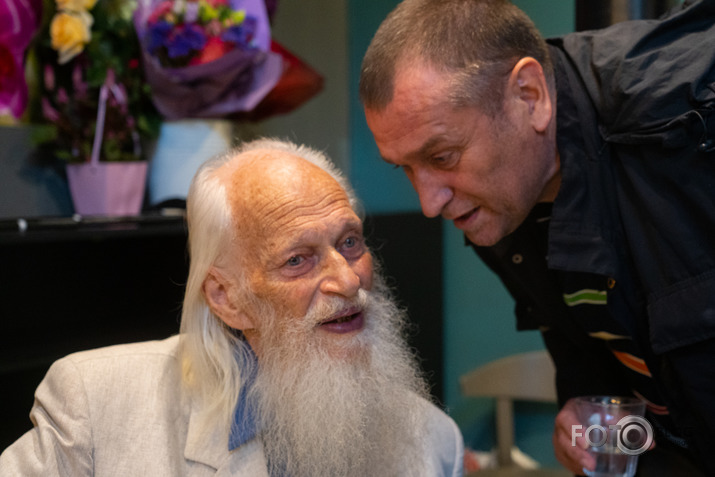 grāmatas par brāļiem Martinsoniem atpogāšana ISTABĀ