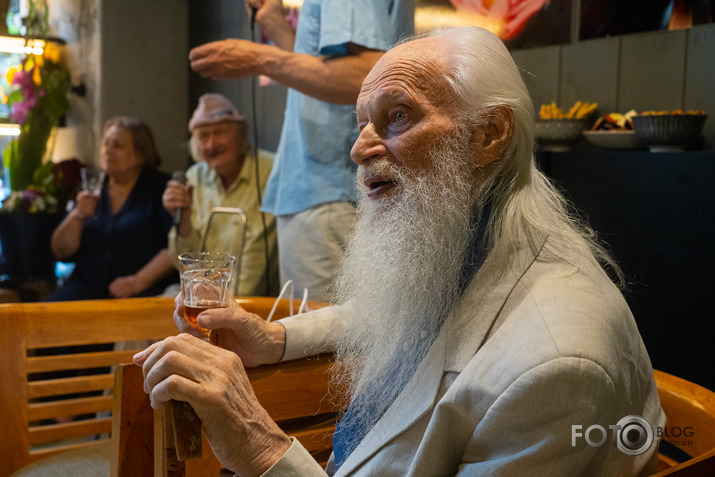 grāmatas par brāļiem Martinsoniem atpogāšana ISTABĀ