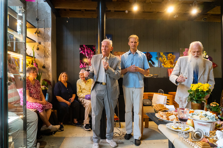 grāmatas par brāļiem Martinsoniem atpogāšana ISTABĀ