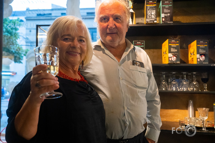 grāmatas par brāļiem Martinsoniem atpogāšana ISTABĀ