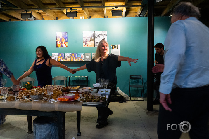 grāmatas par brāļiem Martinsoniem atpogāšana ISTABĀ