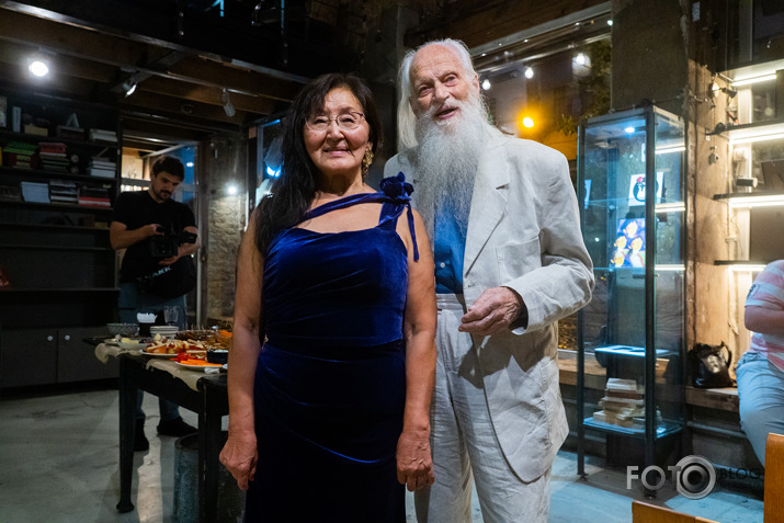 grāmatas par brāļiem Martinsoniem atpogāšana ISTABĀ