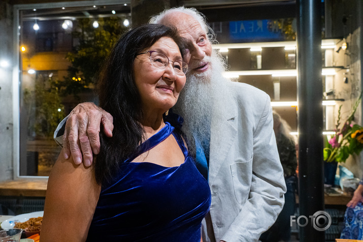 grāmatas par brāļiem Martinsoniem atpogāšana ISTABĀ