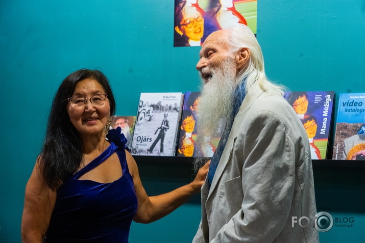 grāmatas par brāļiem Martinsoniem atpogāšana ISTABĀ