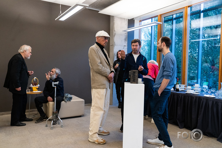 Artūra Dimitera izstāde Rietumu bankas izstāžu zālē