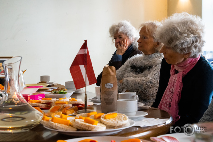 tikšanās ar Austošo Sauli