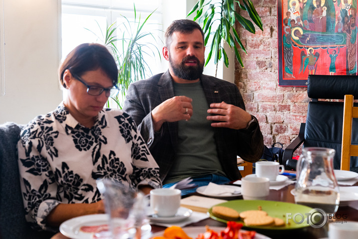 tikšanās ar Austošo Sauli