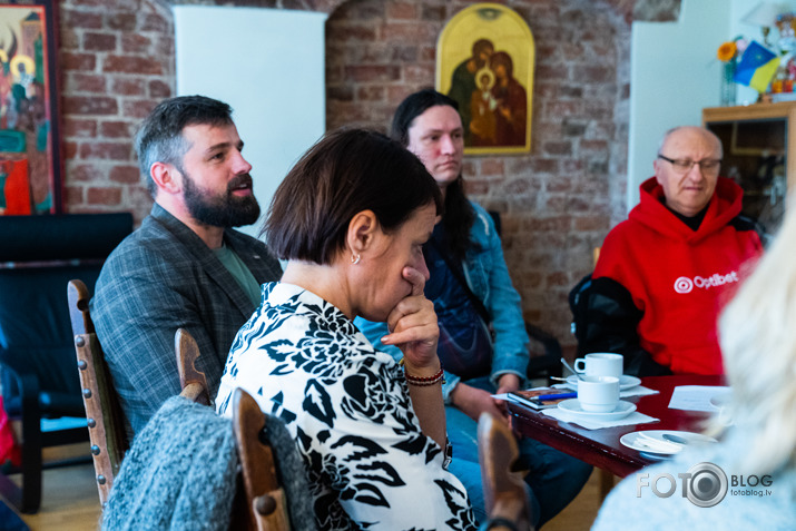 tikšanās ar Austošo Sauli